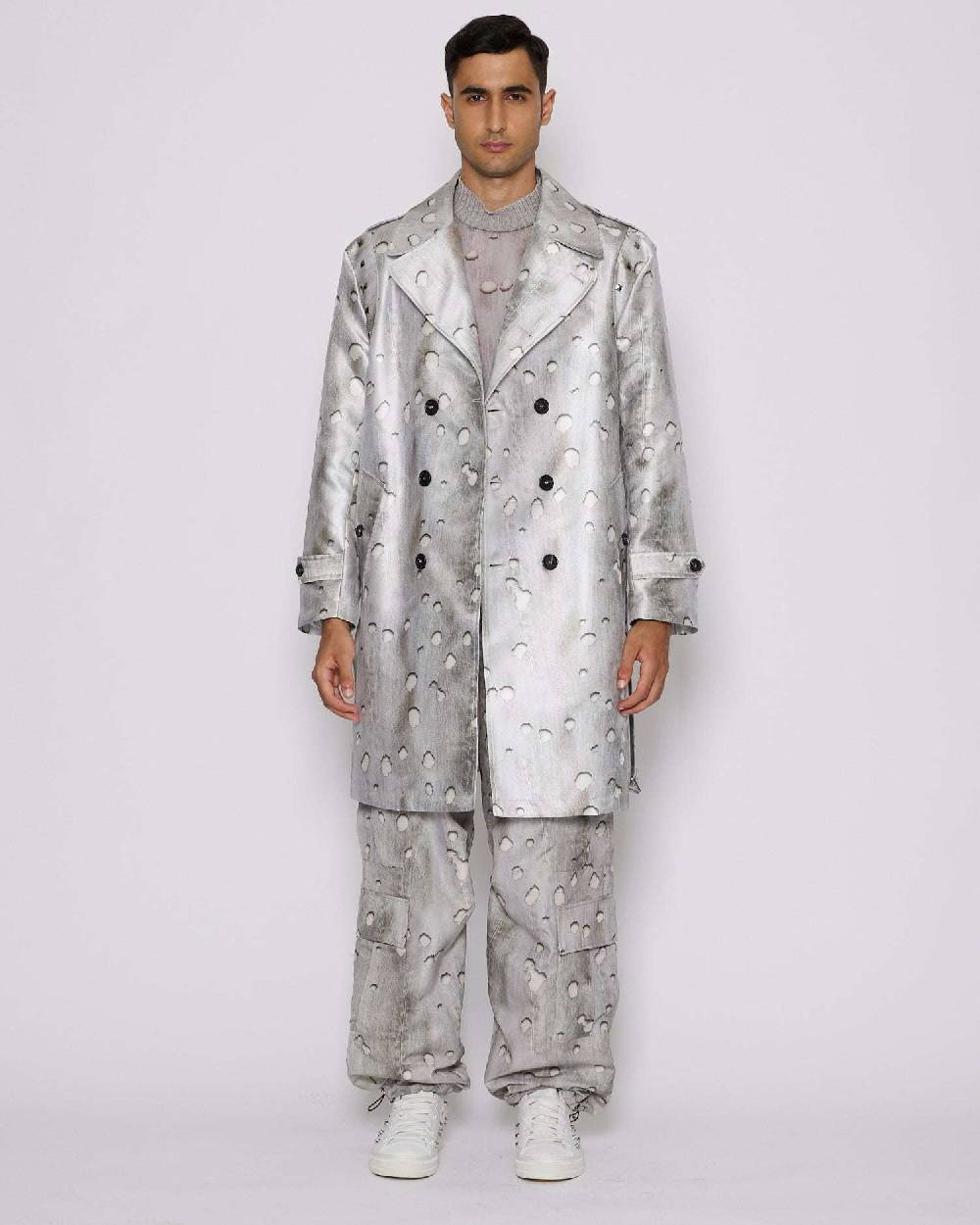 John Richmond Trench con motivo ton sur tone