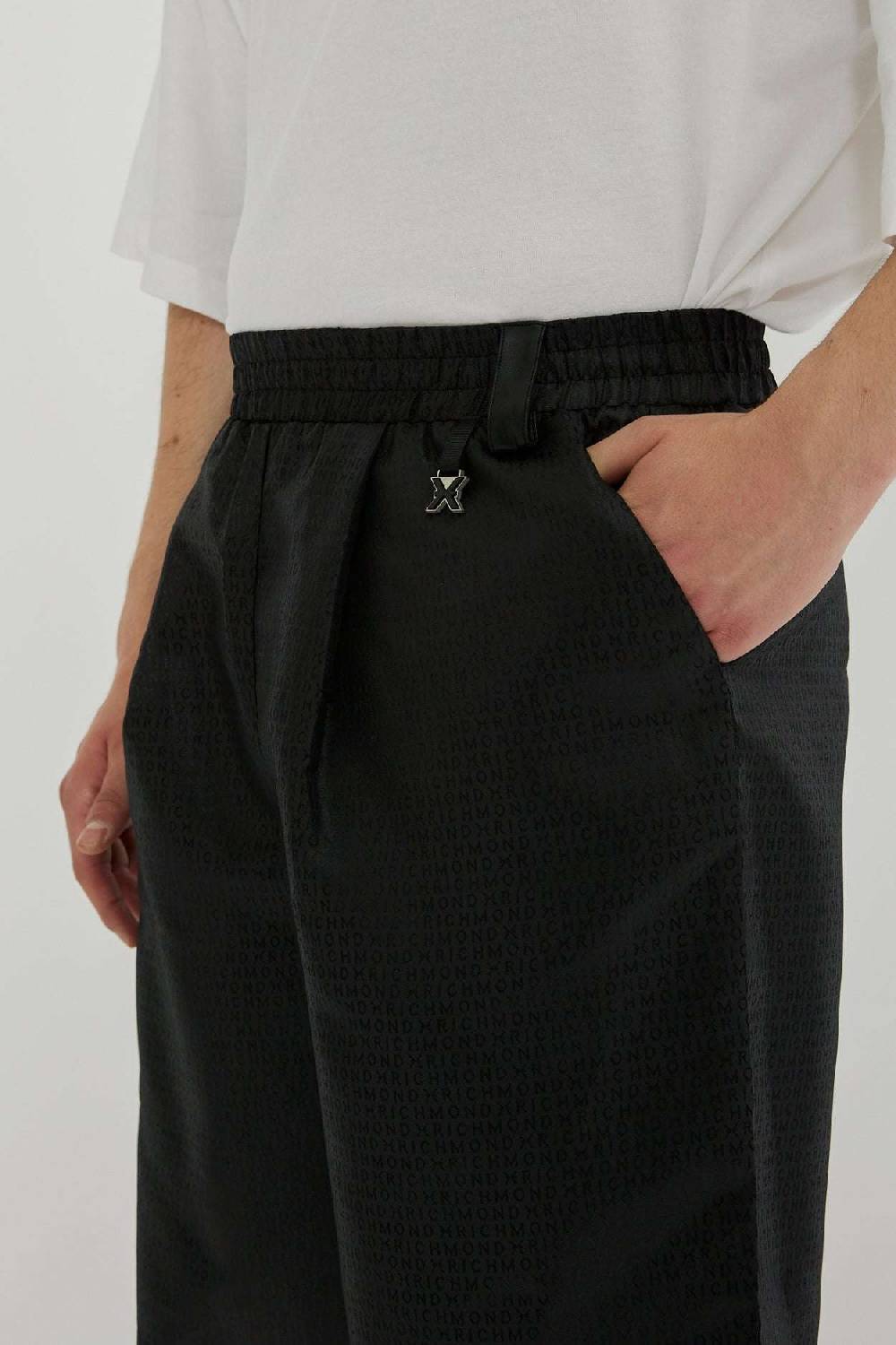 John Richmond Bermuda con logo tone sur tone Sottocosto
