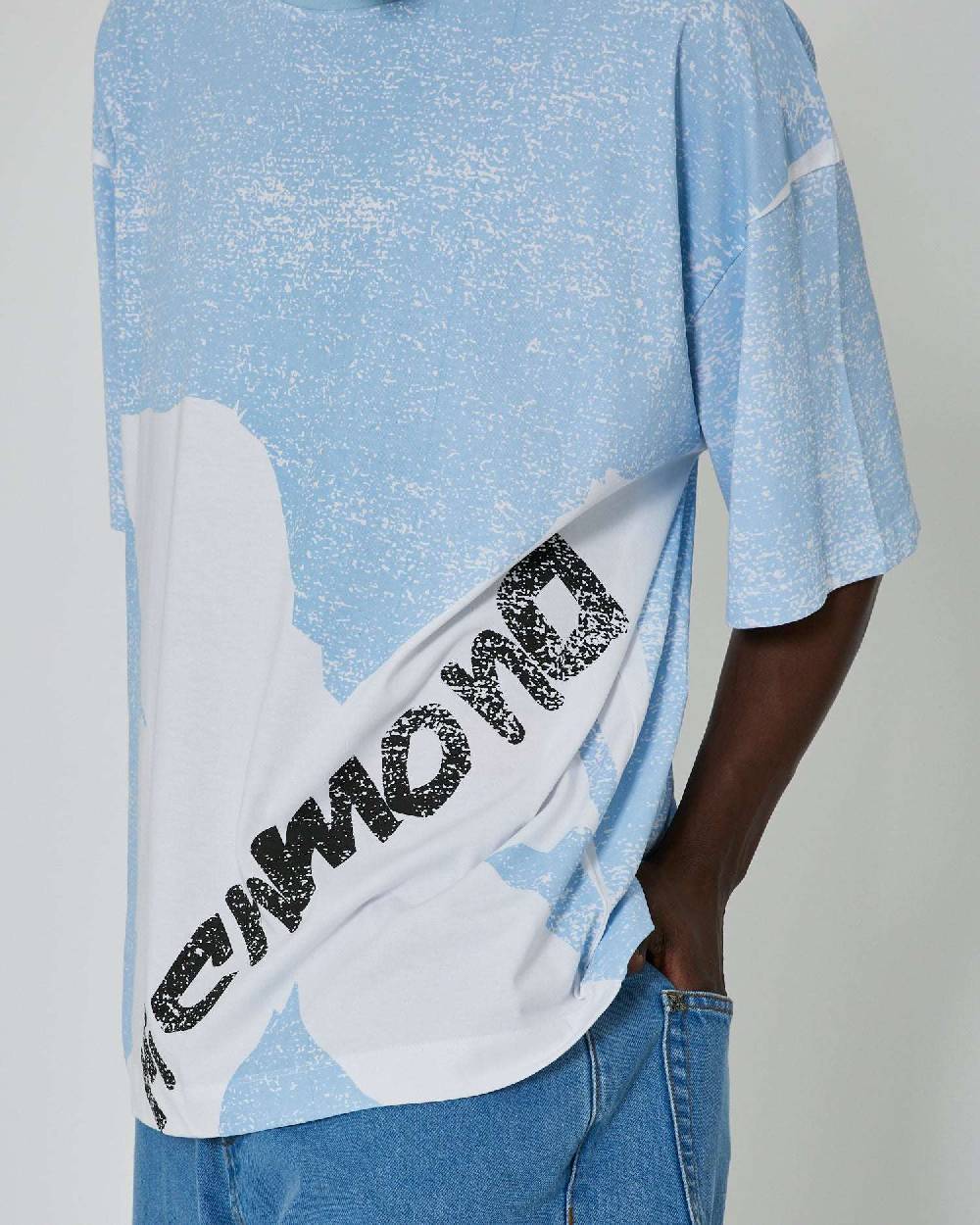 John Richmond T-shirt regular con stampa sul davanti Offerte