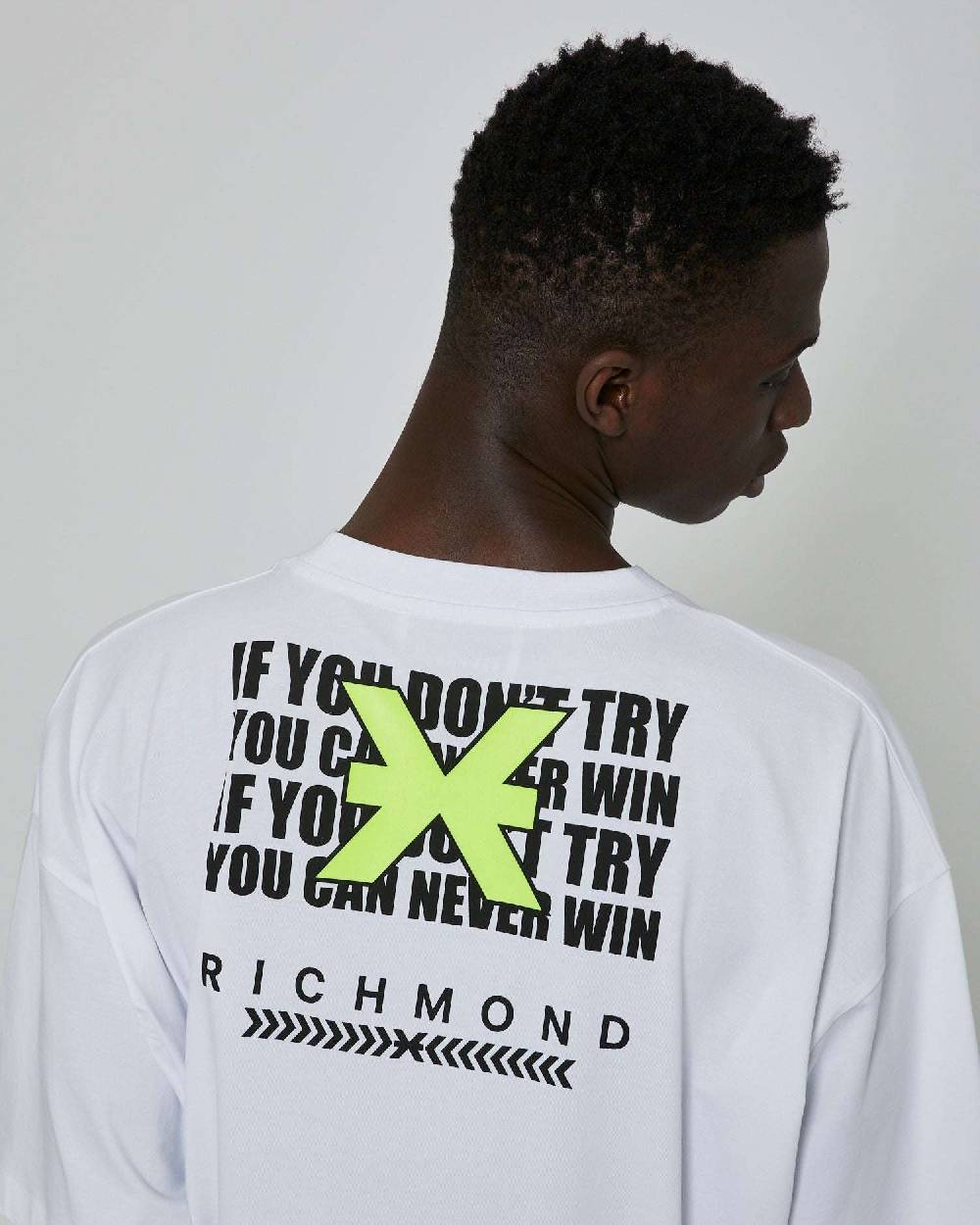 John Richmond T-shirt over con stampa ricamata sul retro Vendita Economica