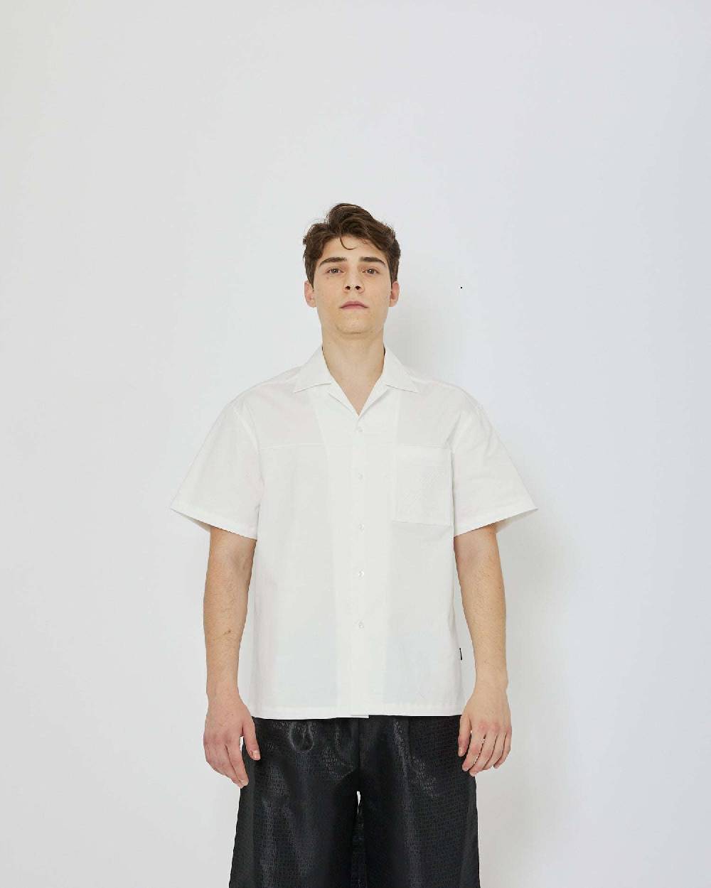 John Richmond Camicia con logo ricamato tone sur tone sul davanti Pezzi Unici