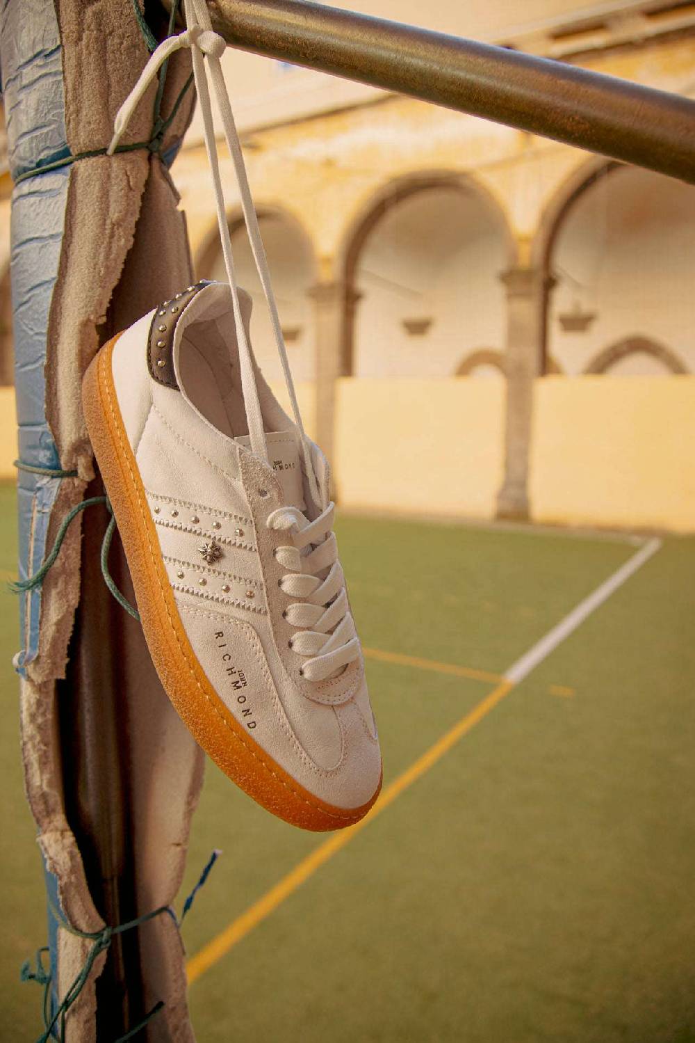 John Richmond - RICHENKA Sneakers in pelle con bande laterali e borchiette Promozione Limitata