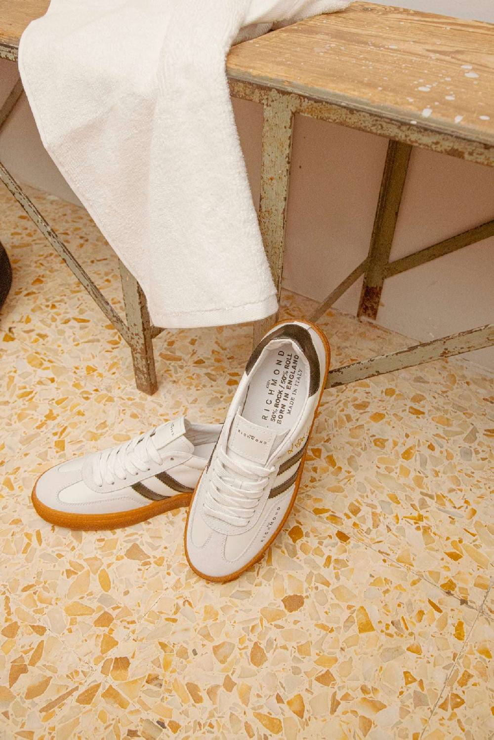 John Richmond - RICHENKA Sneakers in pelle con logo e bande laterali Affare Del Giorno