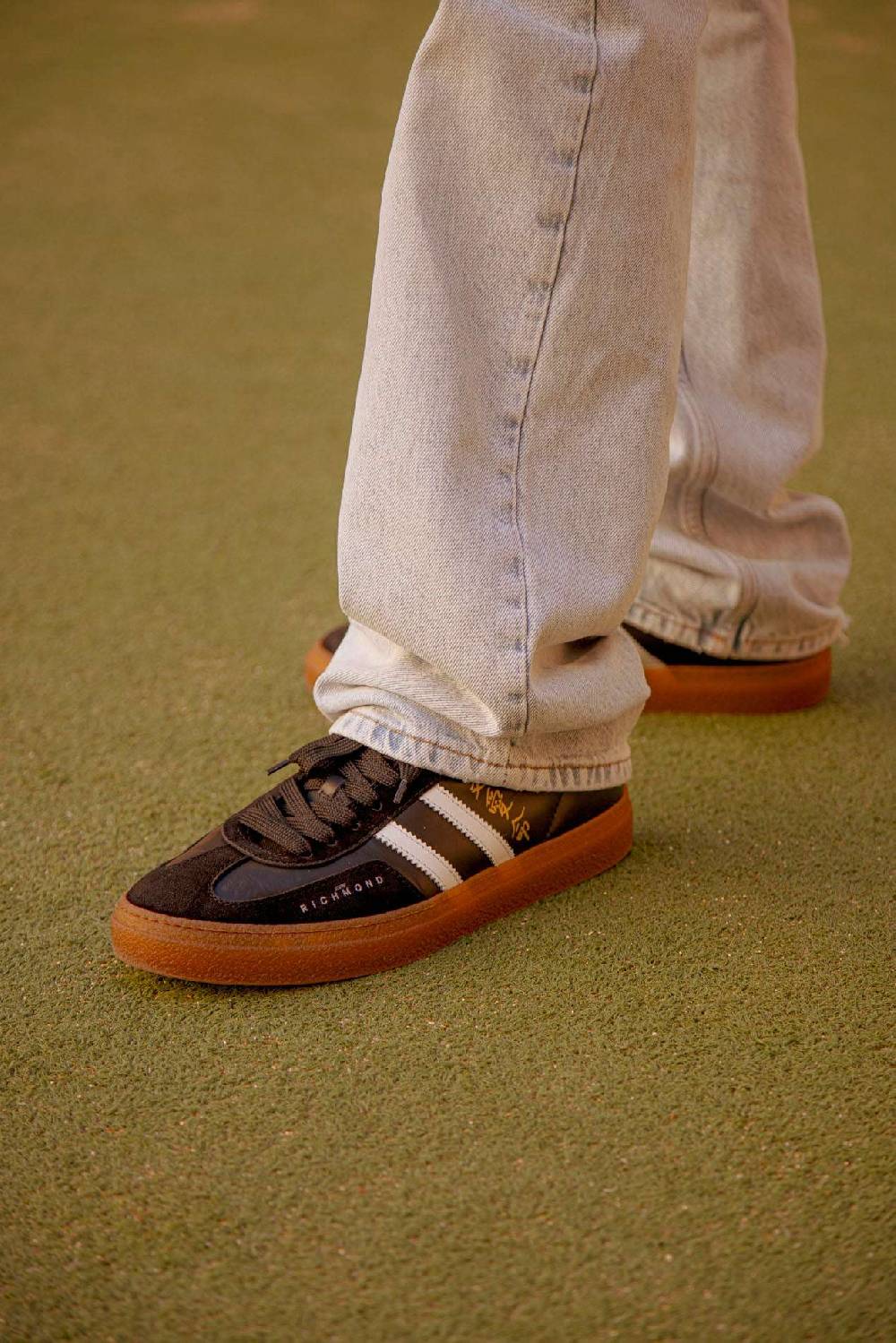 John Richmond - RICHENKA Sneakers in pelle con logo e bande laterali Sottocosto