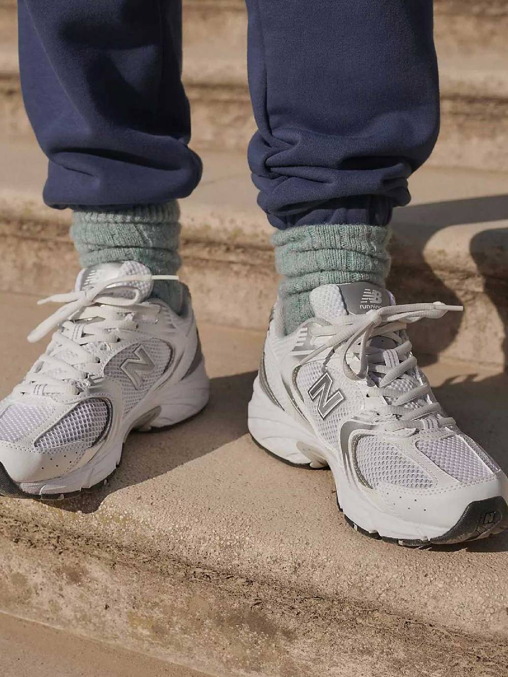 NEW BALANCE Sneakers MR530EMA uomo in tessuto bianco/argento metallizzato Enormi sconti