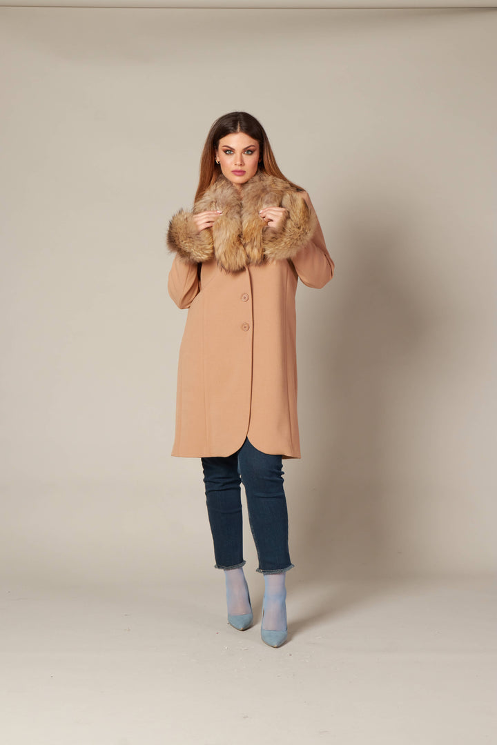 Oltre Tempo Cappotto con collo e polsi in pelliccia Moda