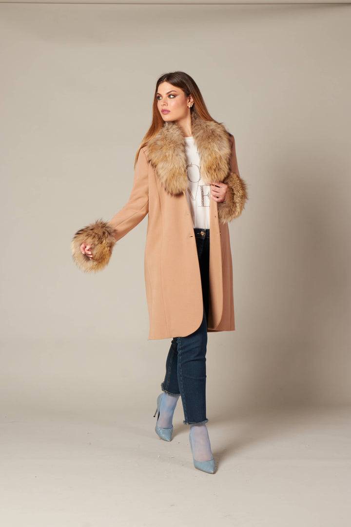 Oltre Tempo Cappotto con collo e polsi in pelliccia Moda