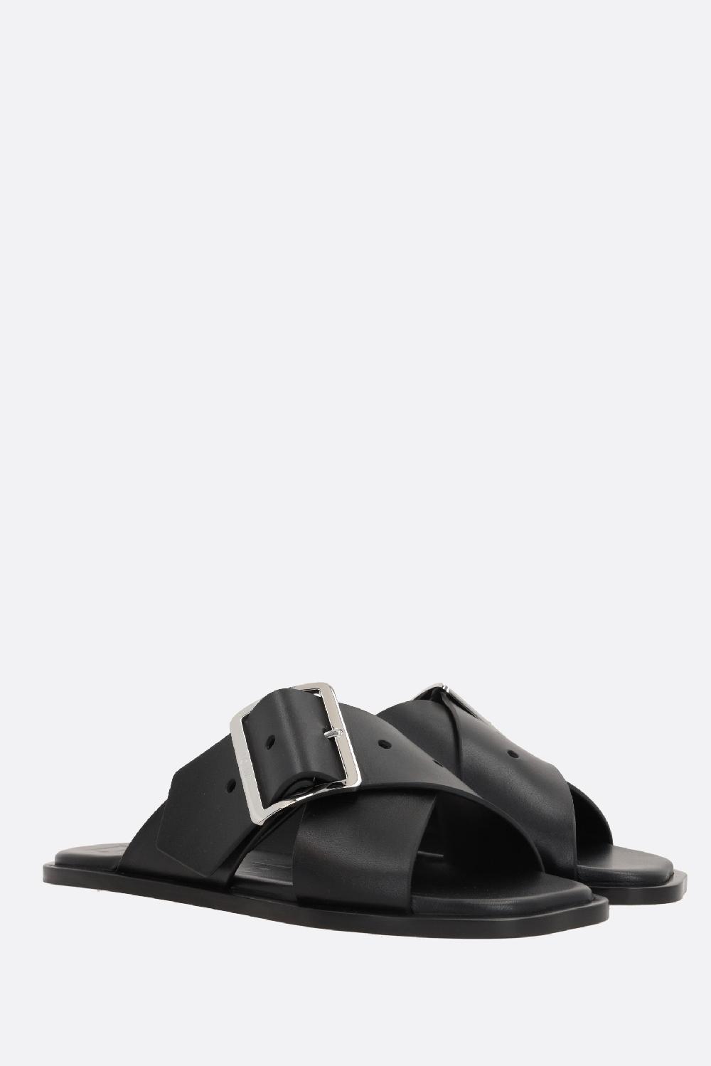 LOEWE sandalo flat Petal Belt in pelle liscia Saldi