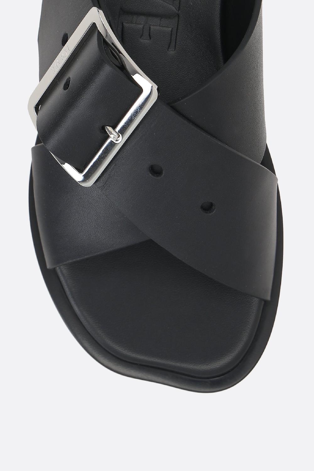 LOEWE sandalo flat Petal Belt in pelle liscia Saldi