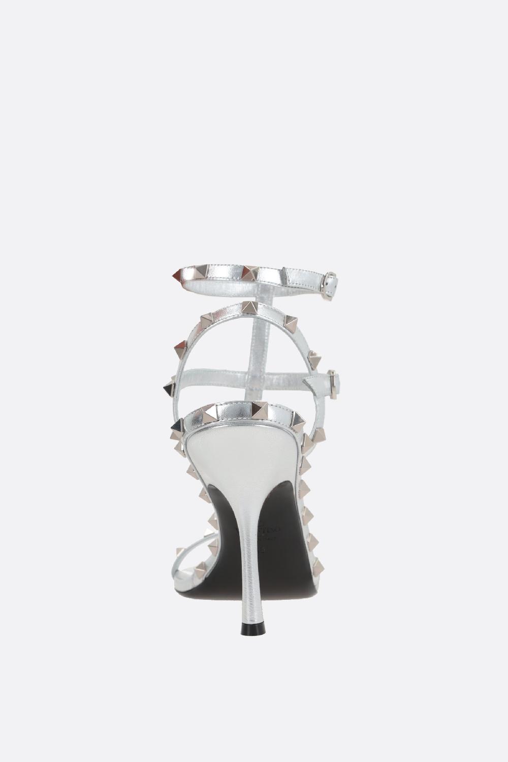 VALENTINO GARAVANI sandalo Rockstud in nappa laminata 2025