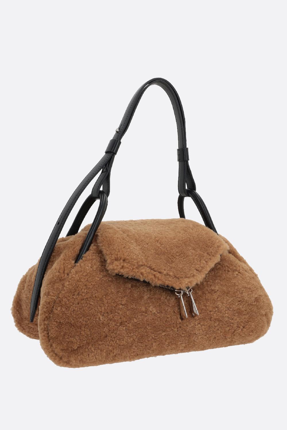 AMINA MUADDI borsa a mano Gemini in shearling Acquista Ora