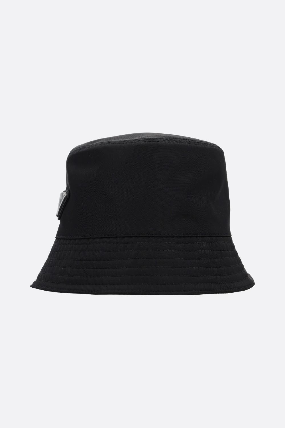 PRADA cloche in Re-Nylon con logo Duty-free