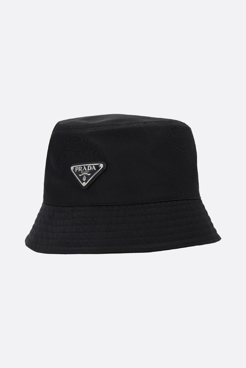 PRADA cloche in Re-Nylon con logo Duty-free