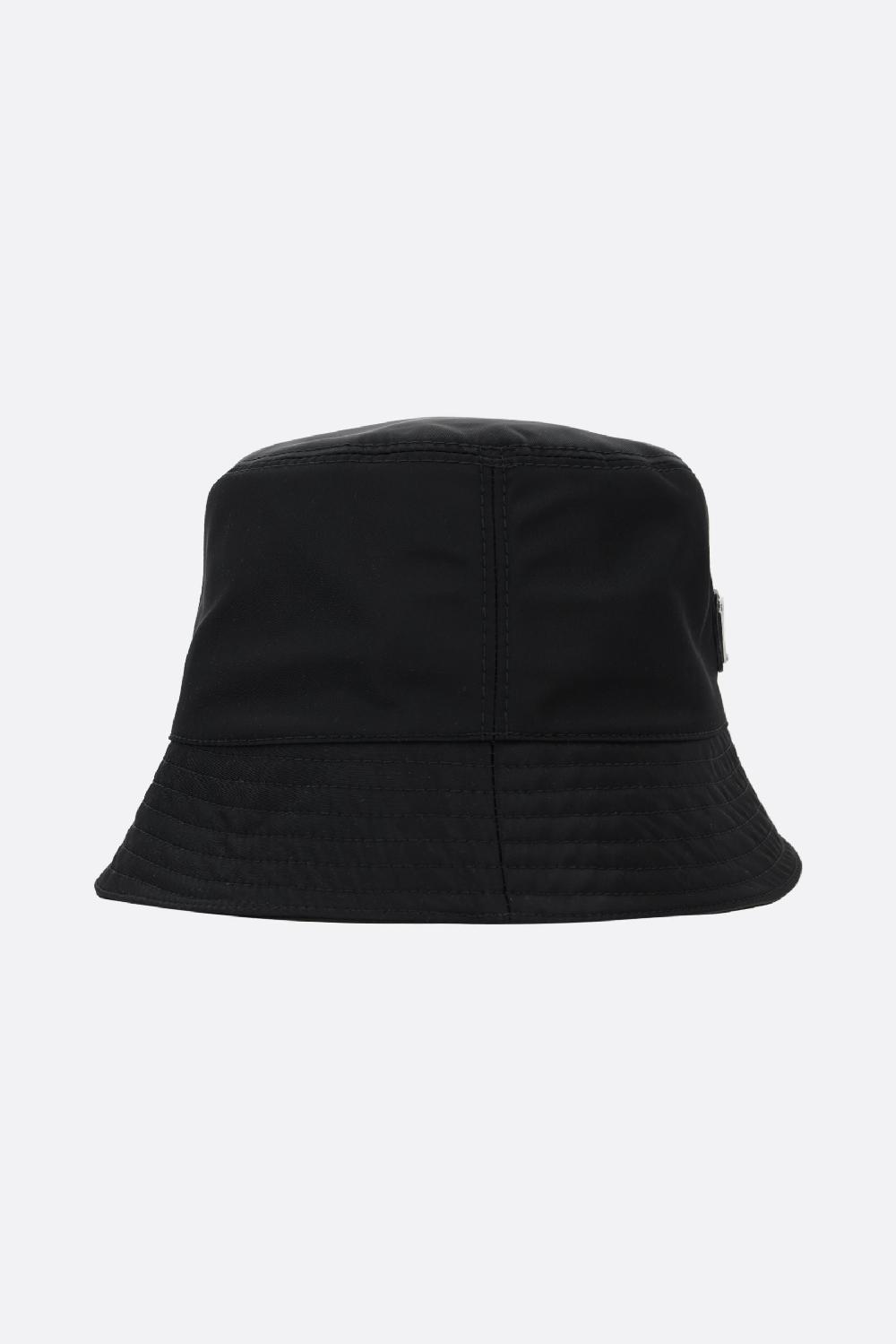 PRADA cloche in Re-Nylon con logo Duty-free