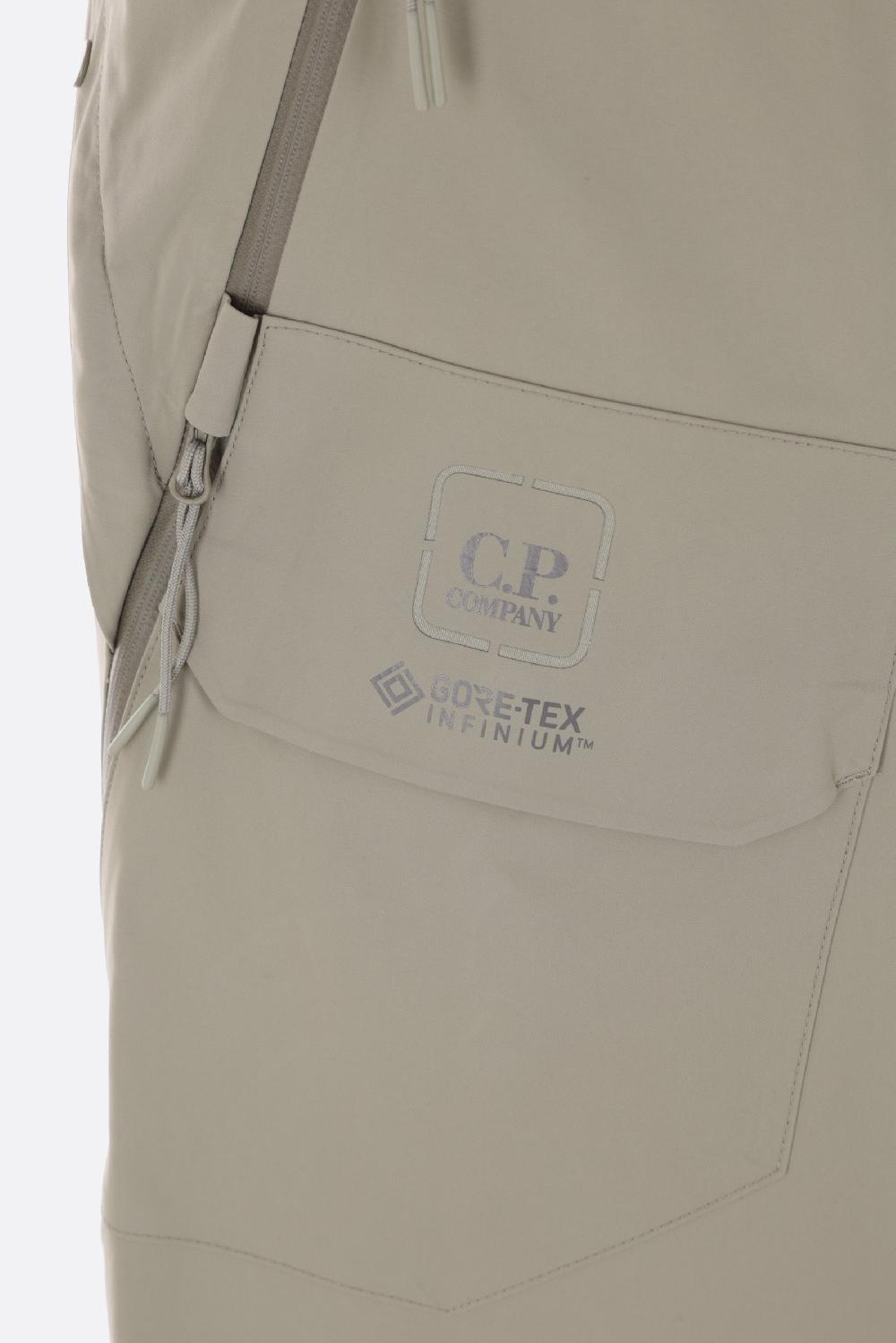 C.P. COMPANY pantalone cargo in GORE-TEX® Infinitum Fino Al -60%