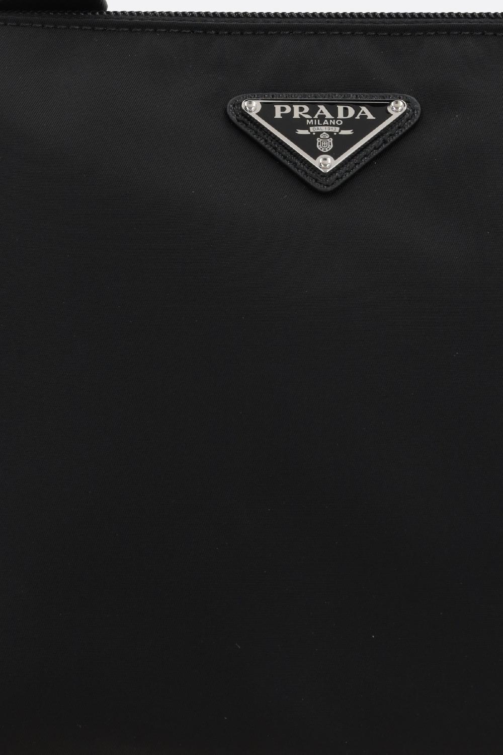 PRADA busta in Re-Nylon con logo Nuovi prodotti