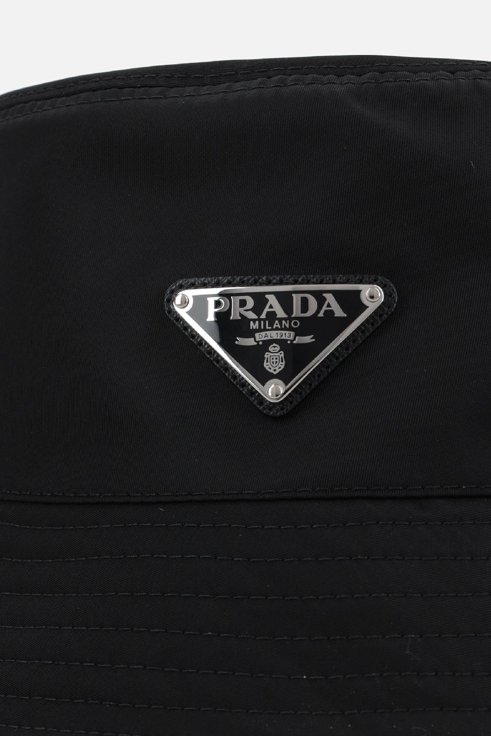 PRADA cloche in Re-nylon Ultimi tre giorni