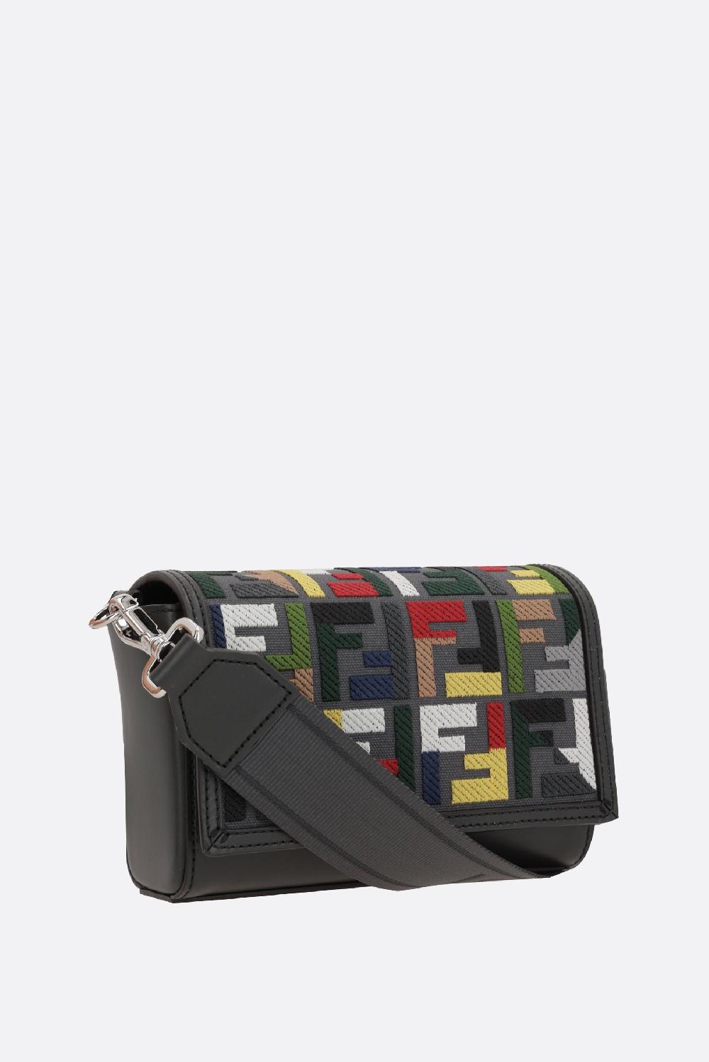 FENDI borsa messenger in pelle liscia e canvas FF Fino al 60% di sconto